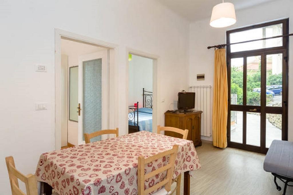Varazze Apartment Bilik gambar